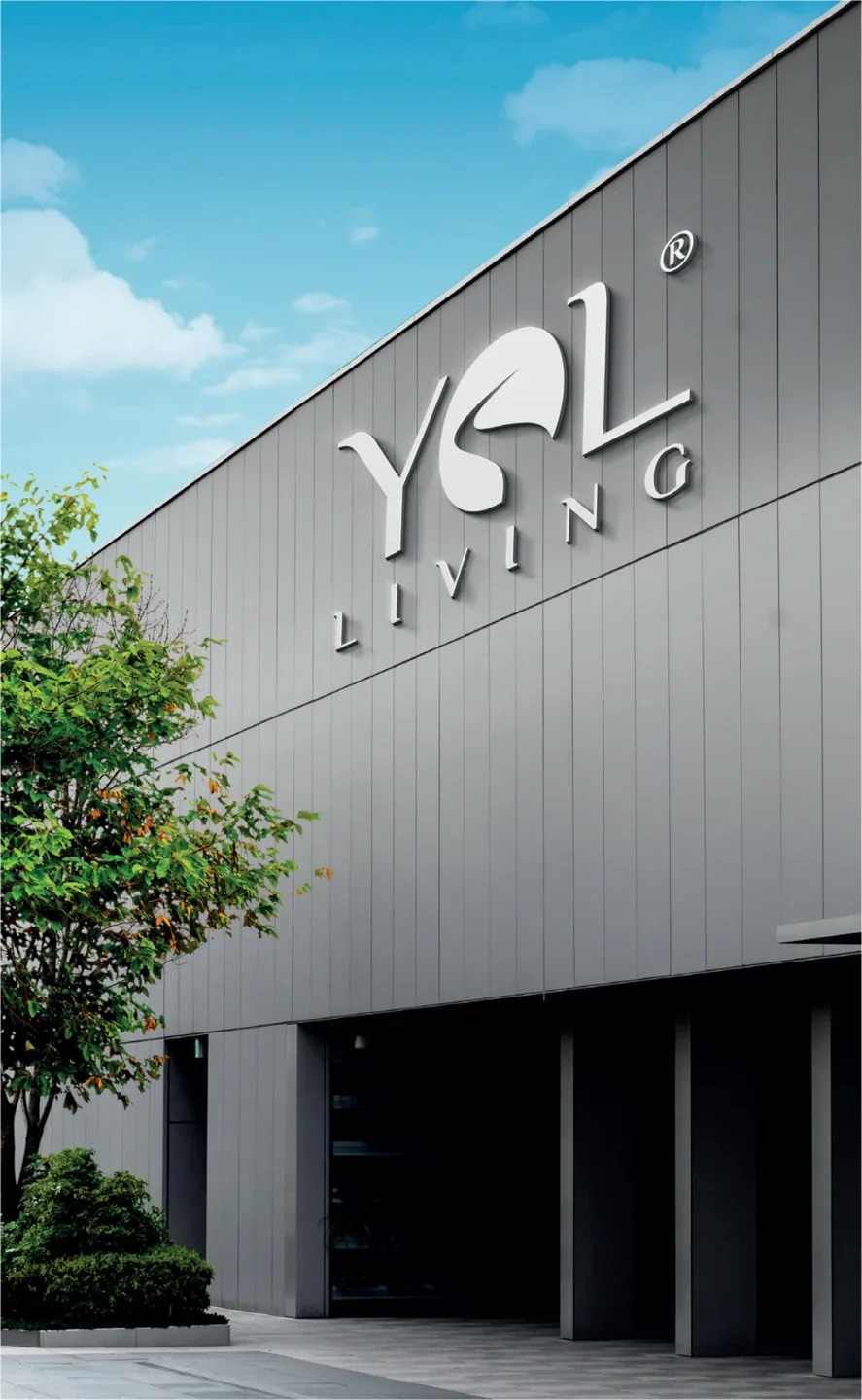 Здание YOL Living с фирменным знаком